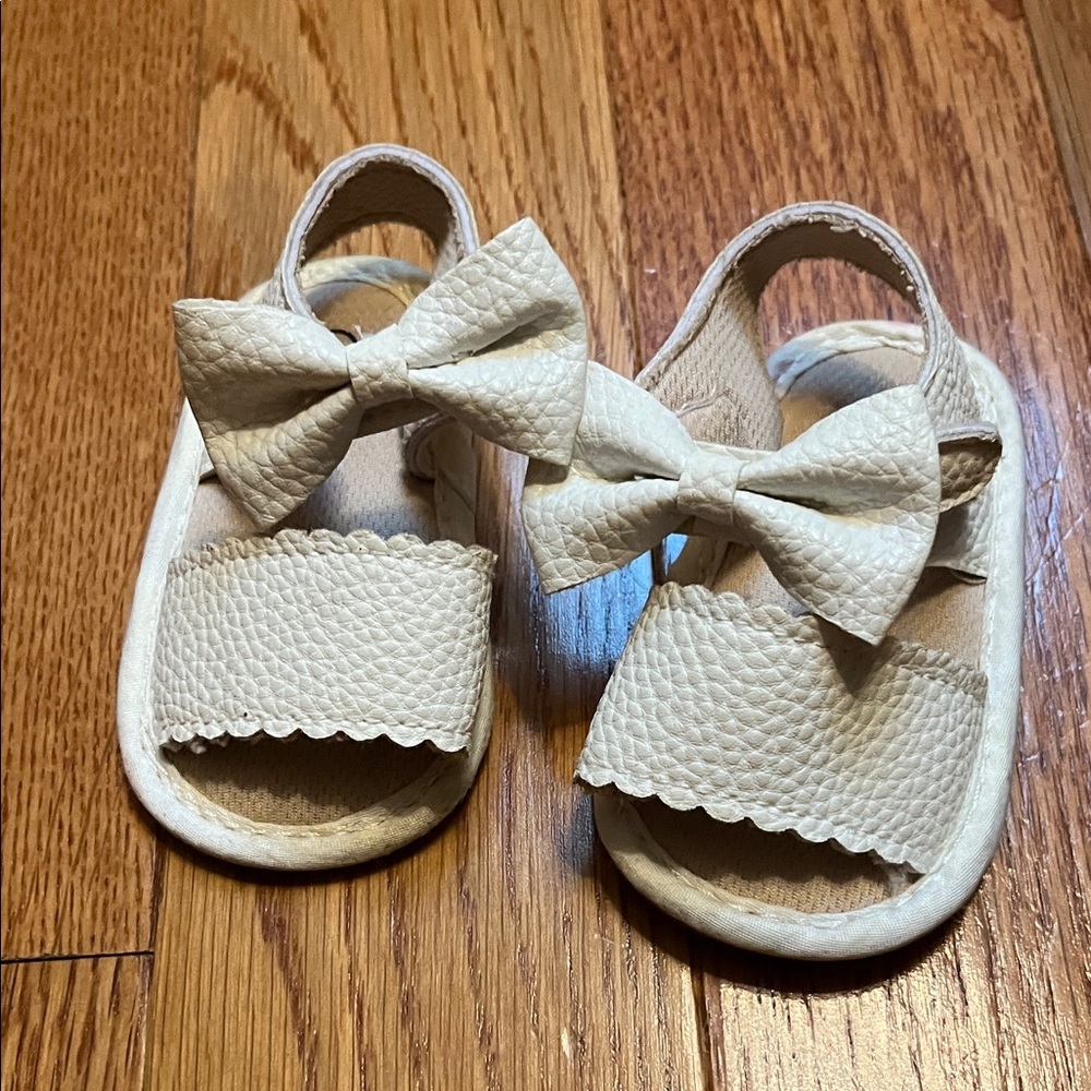 Source Unknown Kids Tan Sandals with Bow